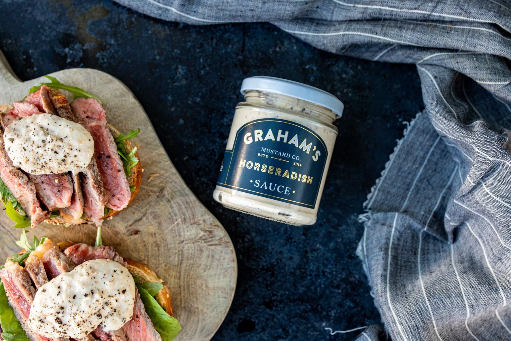 Sendviči s pečenom junetinom i umakom od hrena uz staklenku Graham’s Horseradish Sauce